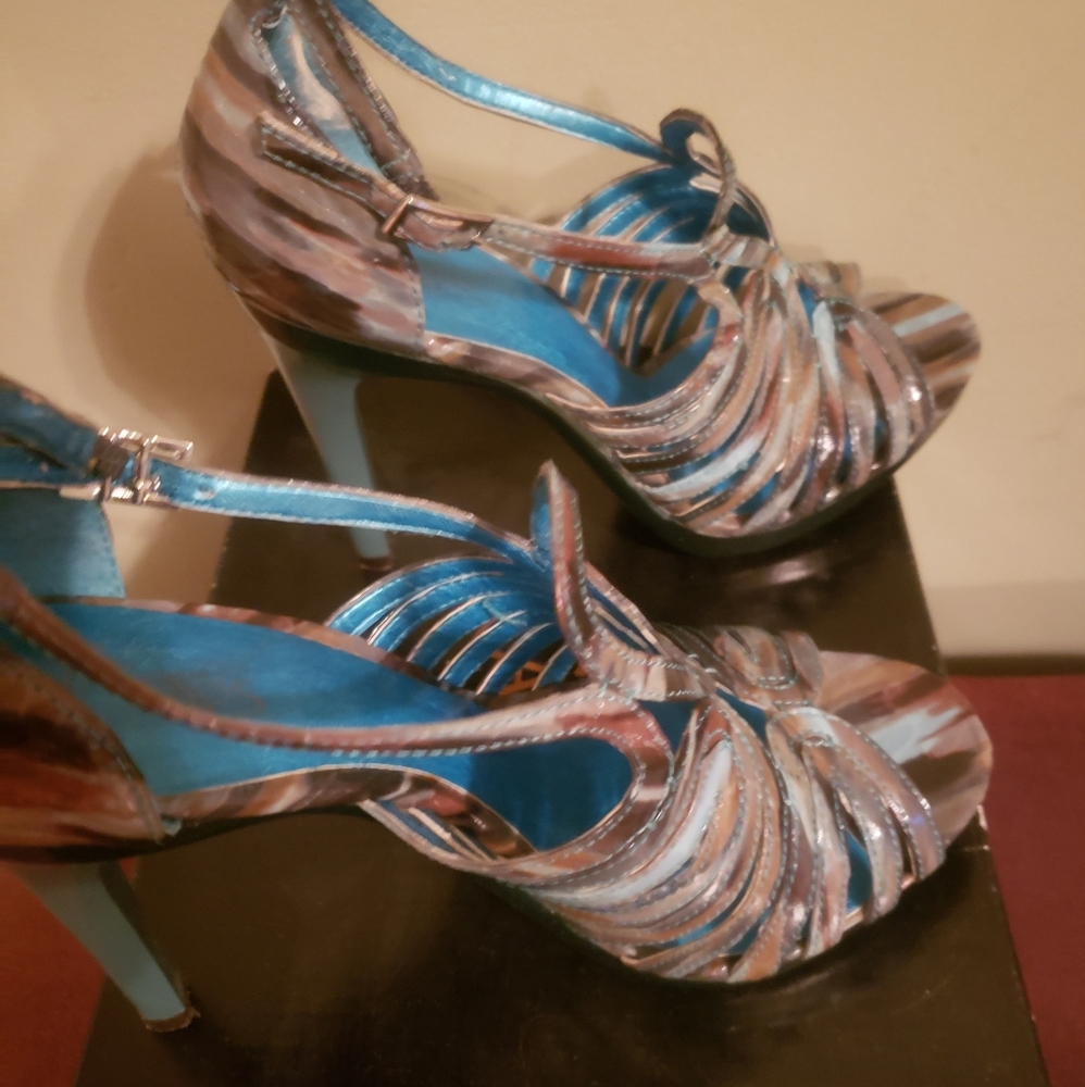 Gorgeous marble design heels